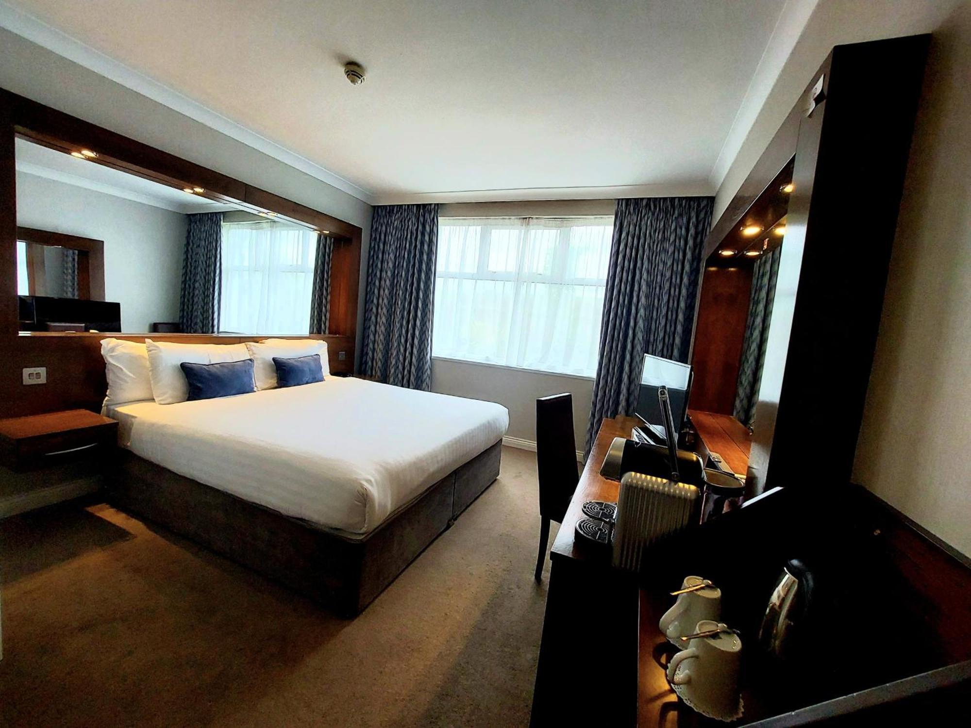 Flannery'S Hotel Голвей Екстер'єр фото
