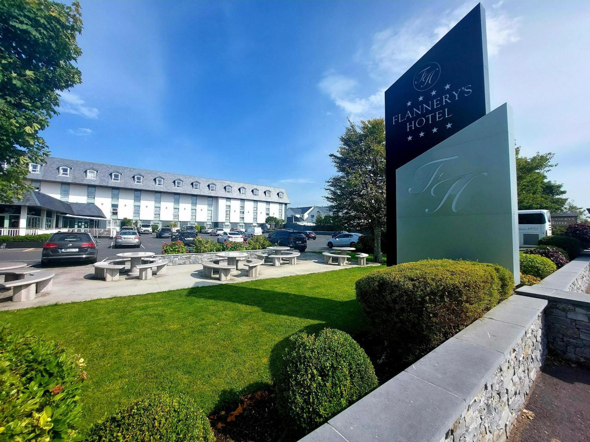 Flannery'S Hotel Голвей Екстер'єр фото