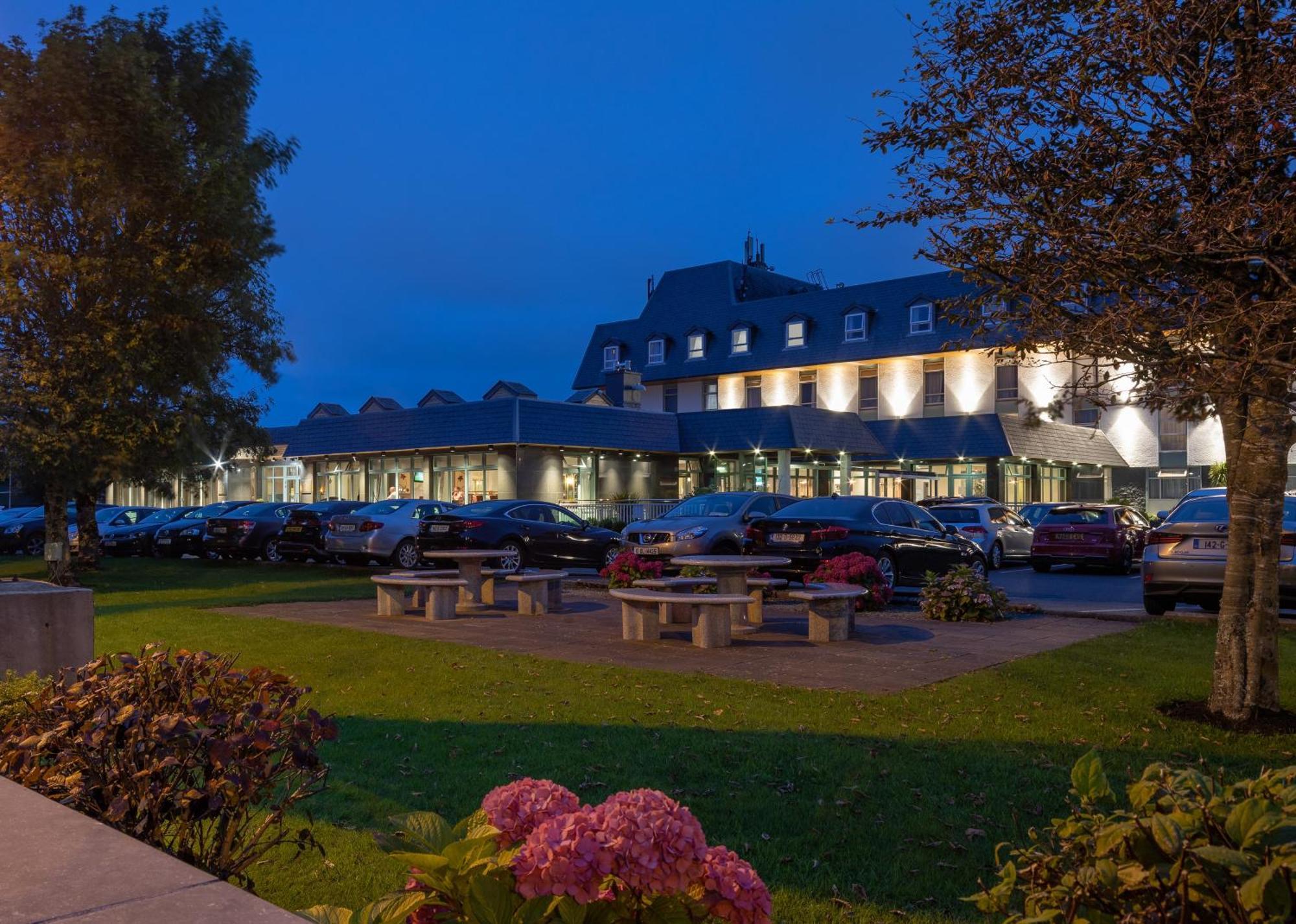 Flannery'S Hotel Голвей Екстер'єр фото