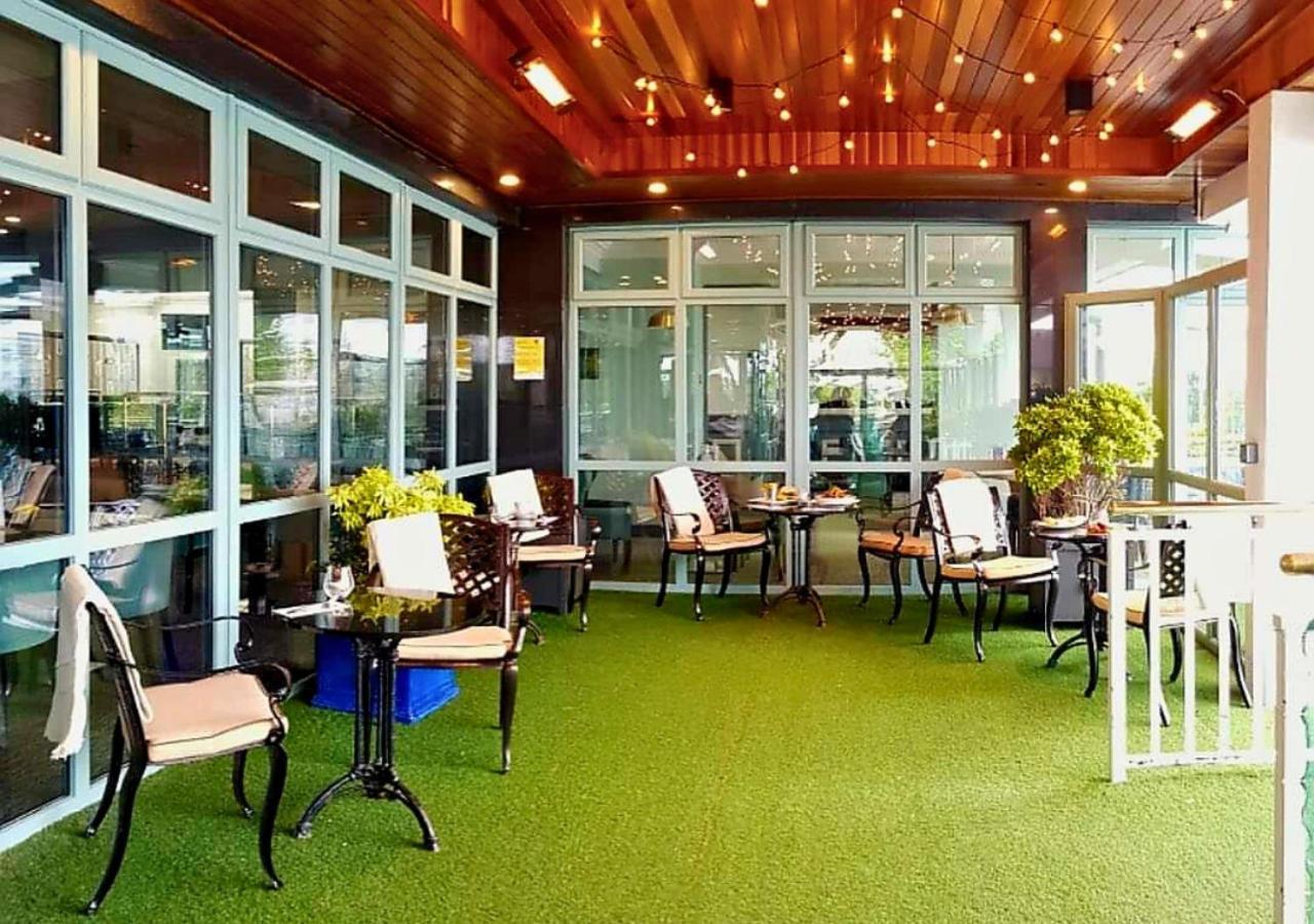 Flannery'S Hotel Голвей Екстер'єр фото