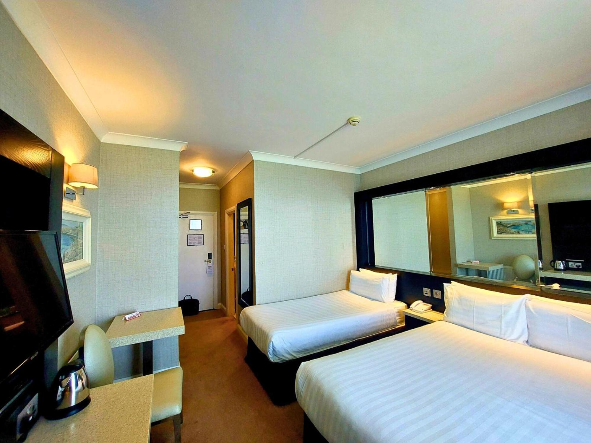 Flannery'S Hotel Голвей Екстер'єр фото