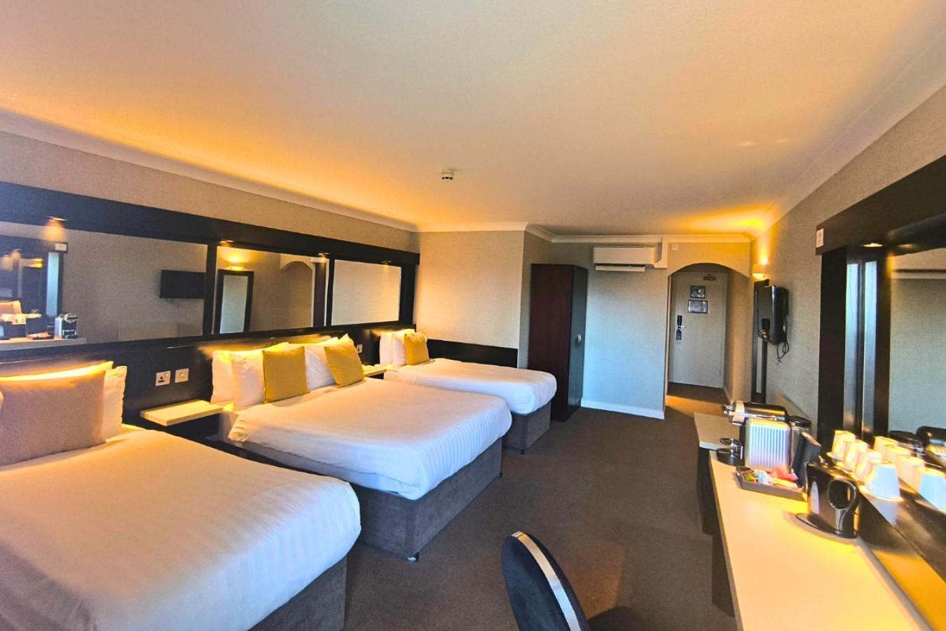 Flannery'S Hotel Голвей Екстер'єр фото